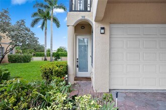 12312 Royal Palm Blvd in Coral Springs, FL - Building Photo - Building Photo