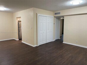 7390 NW 38th St in Hollywood, FL - Building Photo - Building Photo