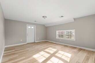 528 Eastern Ave in Fall River, MA - Building Photo - Building Photo