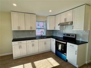 71 E Main St, Unit 2A in Middletown, NY - Building Photo - Building Photo