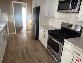 5832 S Sherbourne Dr in Los Angeles, CA - Building Photo - Building Photo