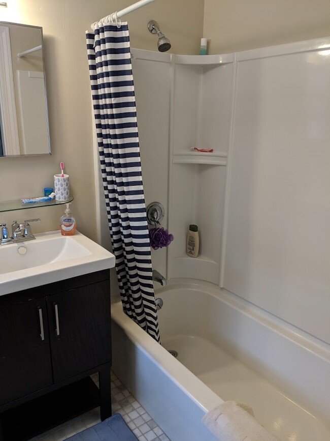 12 Westbourne Rd, Unit 1 in Newton, MA - Building Photo - Building Photo
