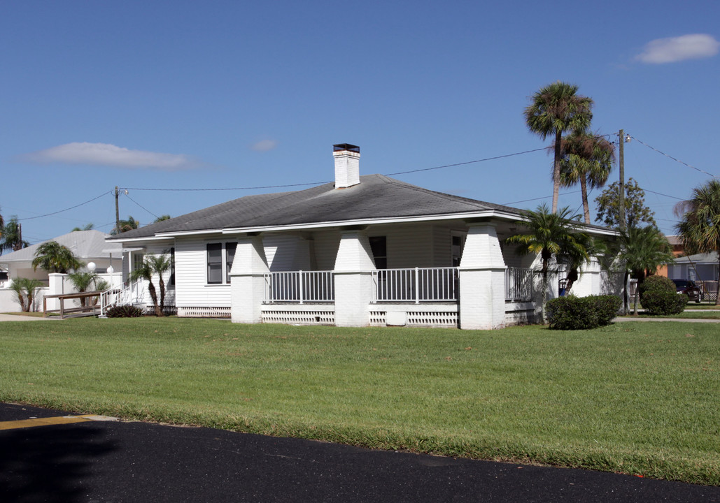 Palm Village in Bradenton, FL - Building Photo