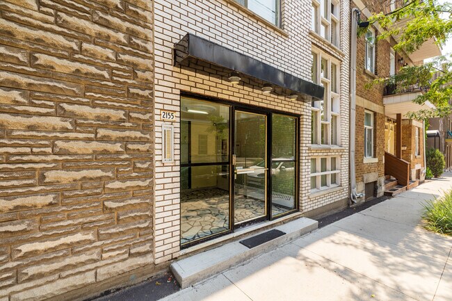 2155 De Champlain Rue