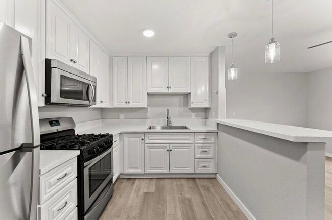 320 Willie James Jones Ave in San Diego, CA - Building Photo - Building Photo