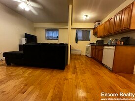 15 Fairbanks St, Unit 2 in Brookline, MA - Building Photo