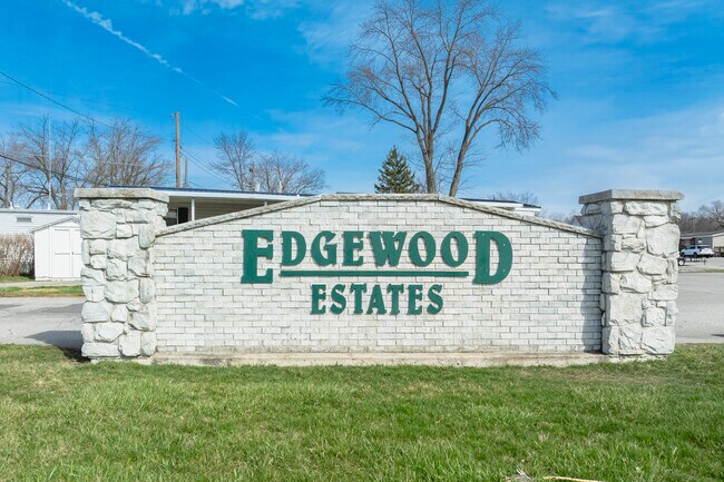 Edgewood Estates in Fort Wayne, IN - Building Photo - Building Photo