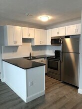 212 Fisher St, Unit B9 in North Attleborough, MA - Foto de edificio - Building Photo