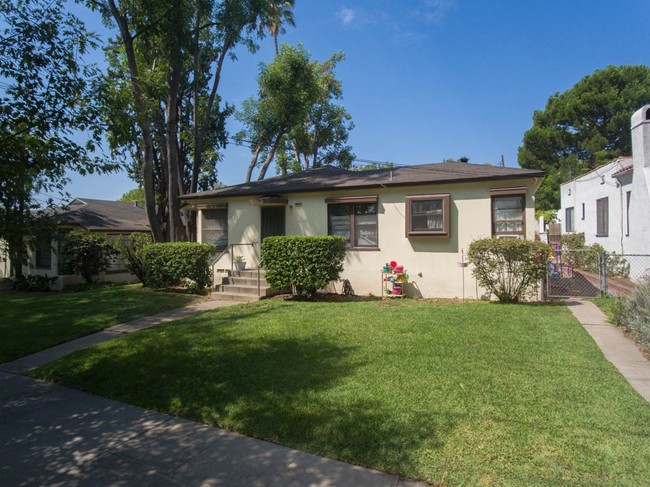 851 Garfield Ave in South Pasadena, CA - Foto de edificio - Building Photo