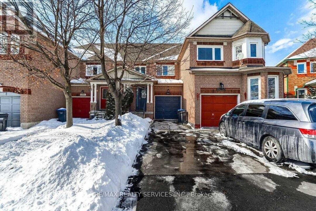 6888 Dillingwood Dr in Mississauga, ON - Building Photo