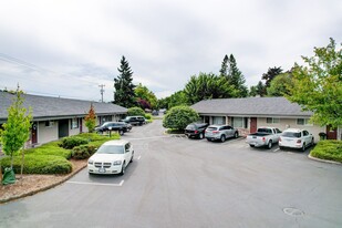 19725 River Rd in Gladstone, OR - Building Photo