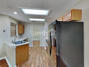 220 Southlake Dr in St. Augustine, FL - Foto de edificio - Building Photo
