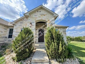 124 Sunrise Cir in Liberty Hill, TX - Building Photo - Building Photo