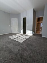 97 Conover Terrace in Lebanon, NJ - Foto de edificio - Building Photo