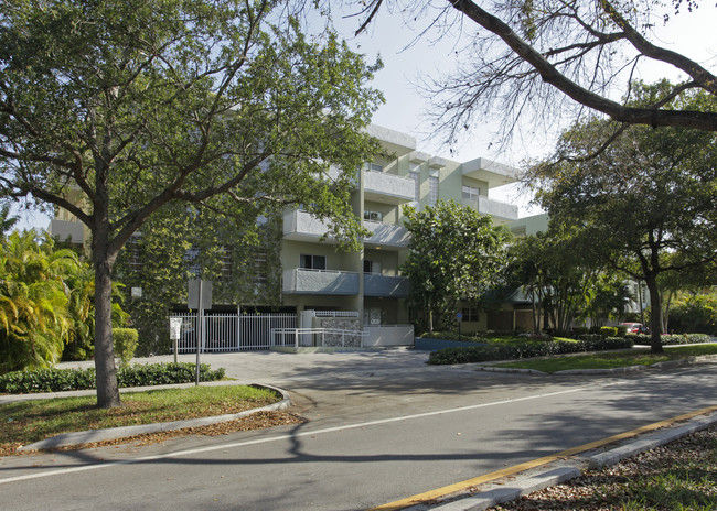 Alameda Garden Apartments in North Miami, FL - Building Photo - Building Photo