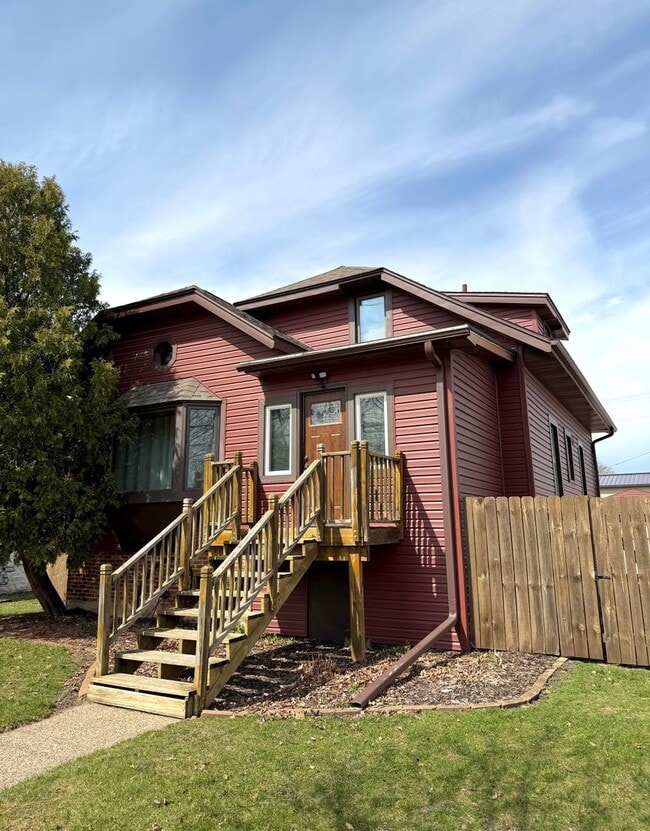 property at 418 E Monowau St