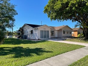 9044 SW 1st Dr in Boca Raton, FL - Building Photo - Building Photo