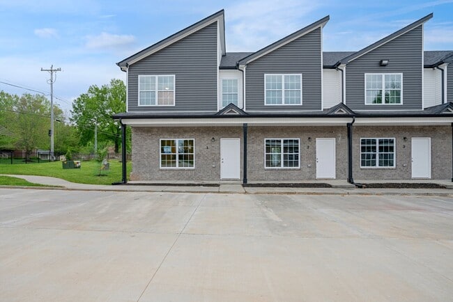 Excell Pointe 2 Bedroom Townhomes in Clarksville, TN - Building Photo - Building Photo