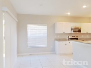 1438 Delano Trent St, Unit B103 in Ruskin, FL - Building Photo - Building Photo