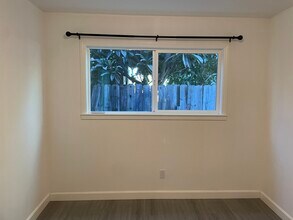 265 E 69th Way in Long Beach, CA - Building Photo - Building Photo