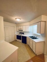 2810 Mulberry Ln in Greenville, NC - Building Photo - Building Photo