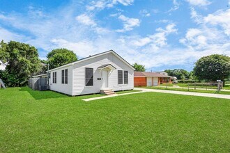 112 Bowie St in Baytown, TX - Building Photo - Building Photo