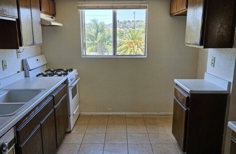 1130 S Walnut St in La Habra, CA - Building Photo