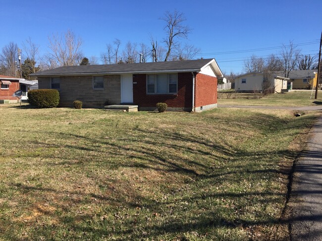 1934 S Wilson Rd in Radcliff, KY - Building Photo - Building Photo