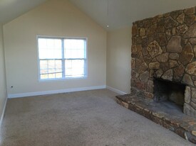 223 N Queens Ct in Huntington, WV - Building Photo