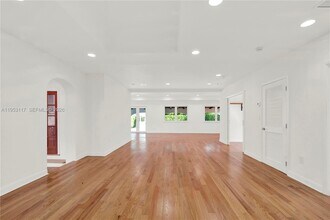 527 SW 20th Rd in Miami, FL - Building Photo - Building Photo