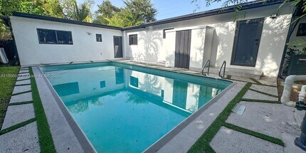 12800 NE 12th Ave in North Miami, FL - Building Photo - Building Photo