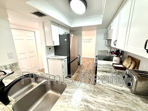 90 S Highland Ave in Tarpon Springs, FL - Building Photo - Building Photo