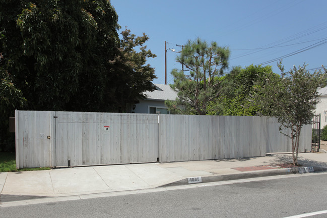 1047 N Crescent Heights Blvd in West Hollywood, CA - Building Photo - Building Photo