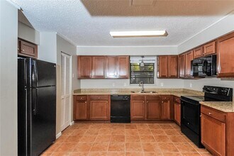 225 Tracy Way in Lakeland, FL - Foto de edificio - Building Photo