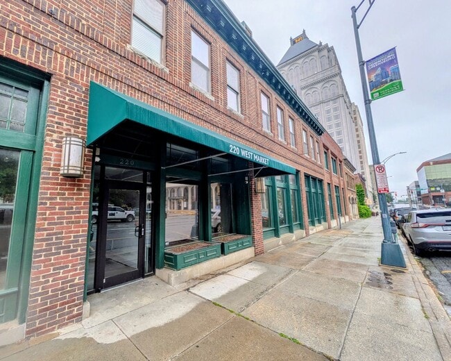 220 W Market St in Greensboro, NC - Building Photo - Building Photo
