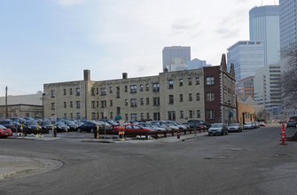 Yale Place Apartments in Minneapolis, MN - Building Photo - Building Photo