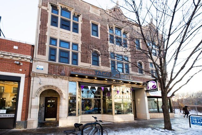 1367 E 53rd St in Chicago, IL - Foto de edificio - Building Photo