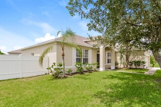 2863 Berkshire Cir in Kissimmee, FL - Building Photo - Building Photo