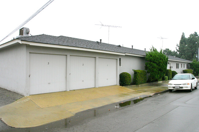 4501 E Anaheim St in Long Beach, CA - Building Photo - Building Photo