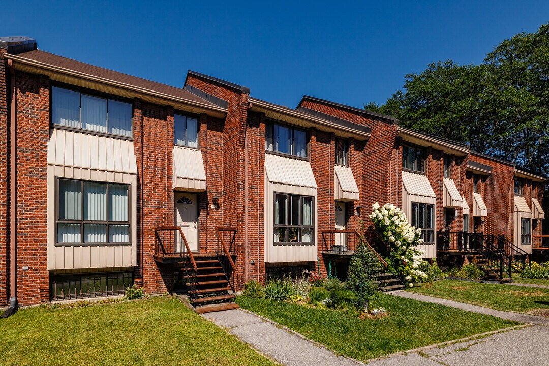3636 Saint-Jacques Rue in Montréal, QC - Building Photo