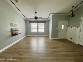 7803 Texlyn Ct in Louisville, KY - Building Photo - Building Photo