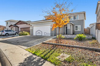 12824 Thorntonhall Dr in Rancho Cordova, CA - Foto de edificio - Building Photo