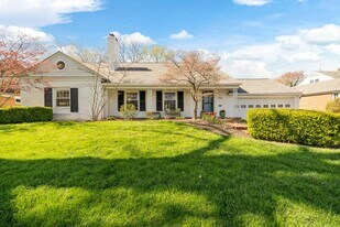 2590 Brookwood Rd in Columbus, OH - Building Photo