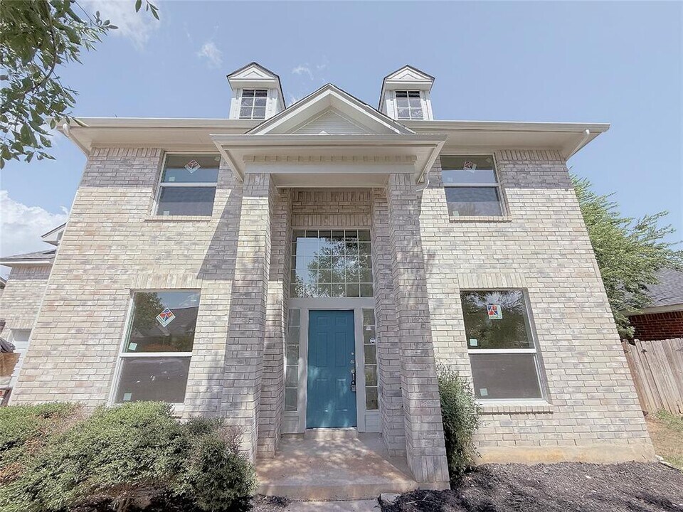 16403 Spotted Eagle Dr in Leander, TX - Building Photo