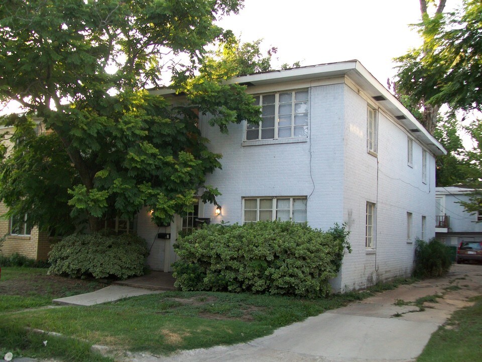 1828 W Main St in Houston, TX - Building Photo