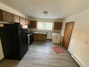 67 Dallas Ave, Unit 9 in Waterbury, CT - Building Photo - Building Photo