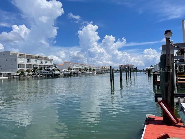 110 Bayside Dr in Clearwater, FL - Foto de edificio - Building Photo