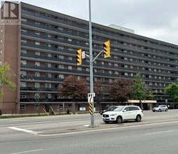 3533 Derry Rd E in Mississauga, ON - Building Photo - Building Photo