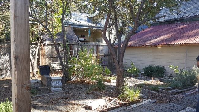 663 Rose Ave, Unit #4 in Pleasanton, CA - Building Photo - Building Photo