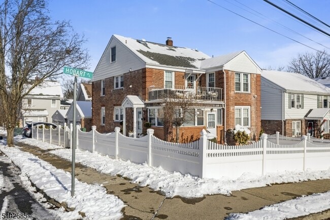 property at 48 Hobart Pl